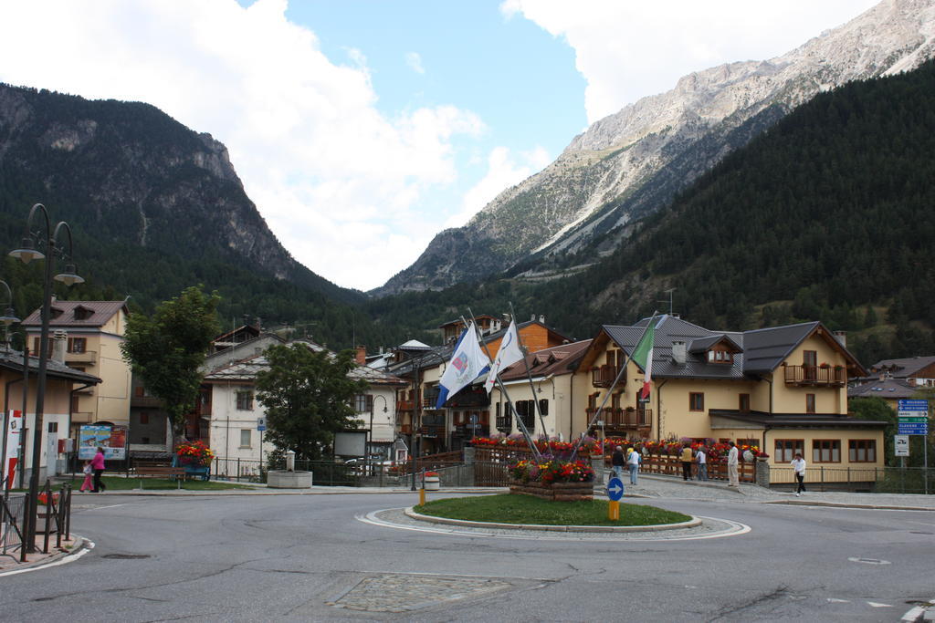 Hotel Olympic Mountains Cesana Torinese Zewnętrze zdjęcie