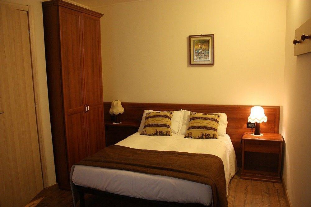 Hotel Olympic Mountains Cesana Torinese Zewnętrze zdjęcie